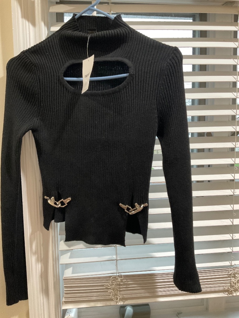 Black sweater w side buckles size l nwt
